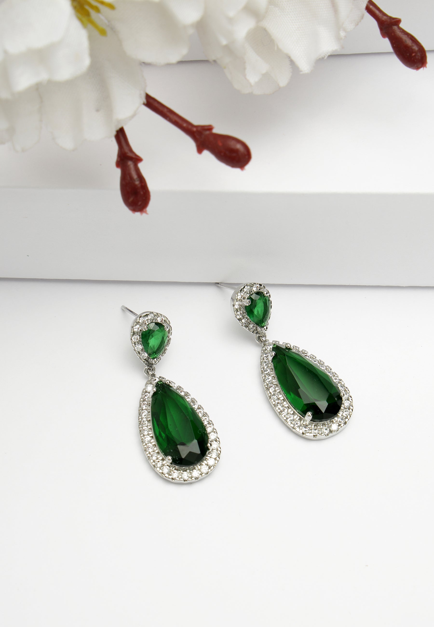 Boucles d'oreilles pendantes en zircone verte