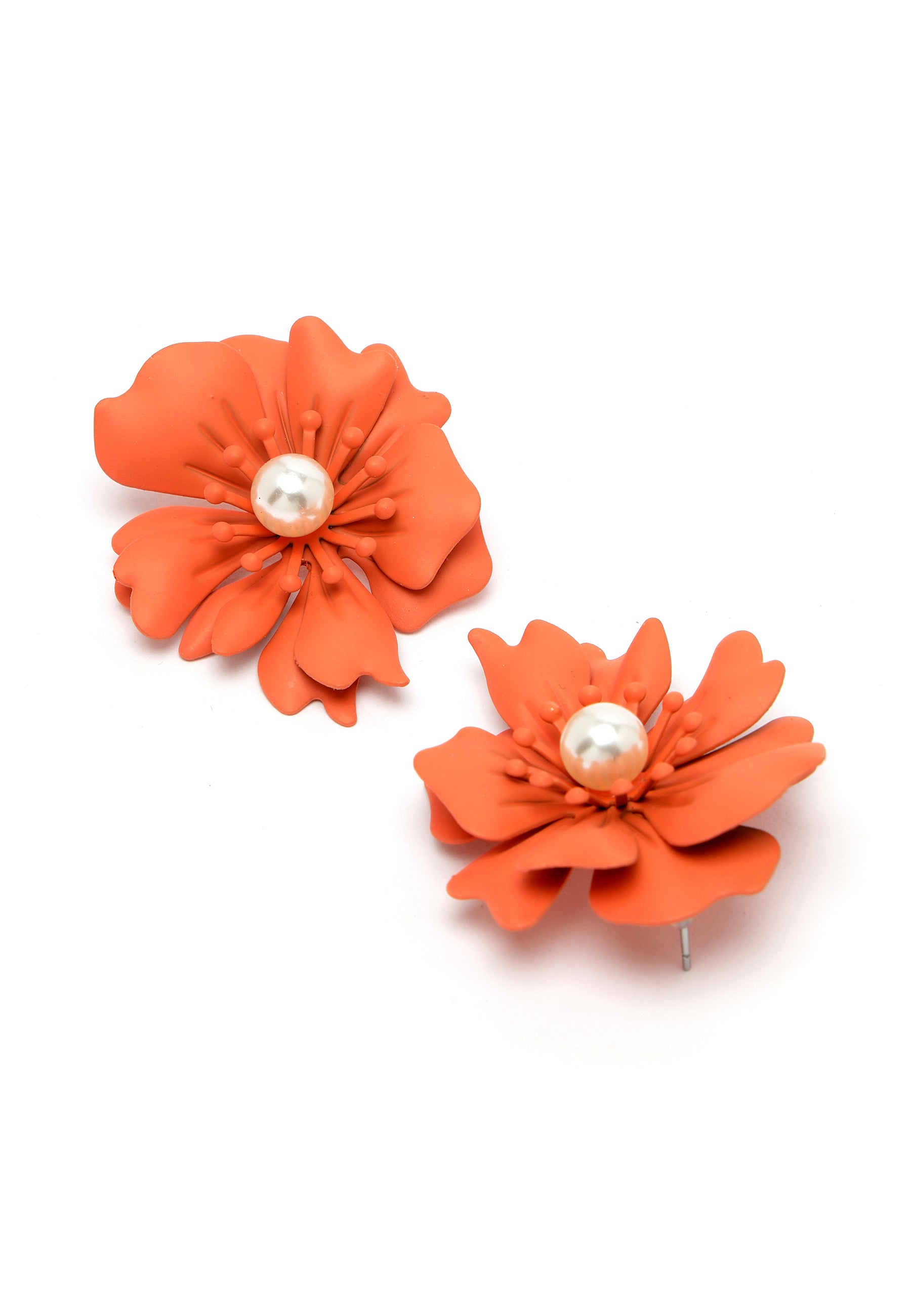 Pendientes de perlas florales en naranja