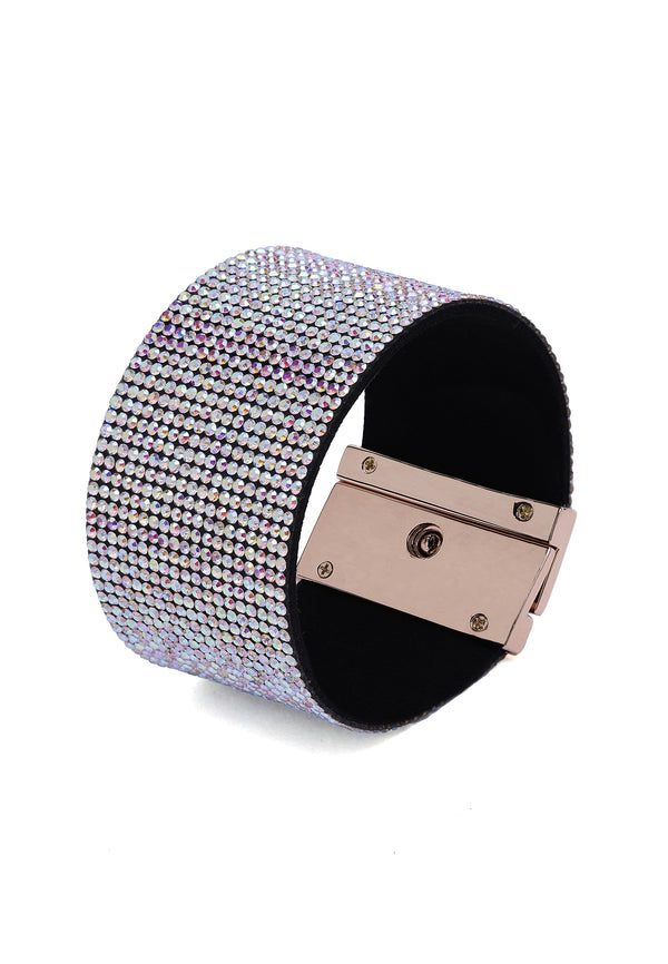 Brazalete de cuero de lujo con incrustaciones de cristal