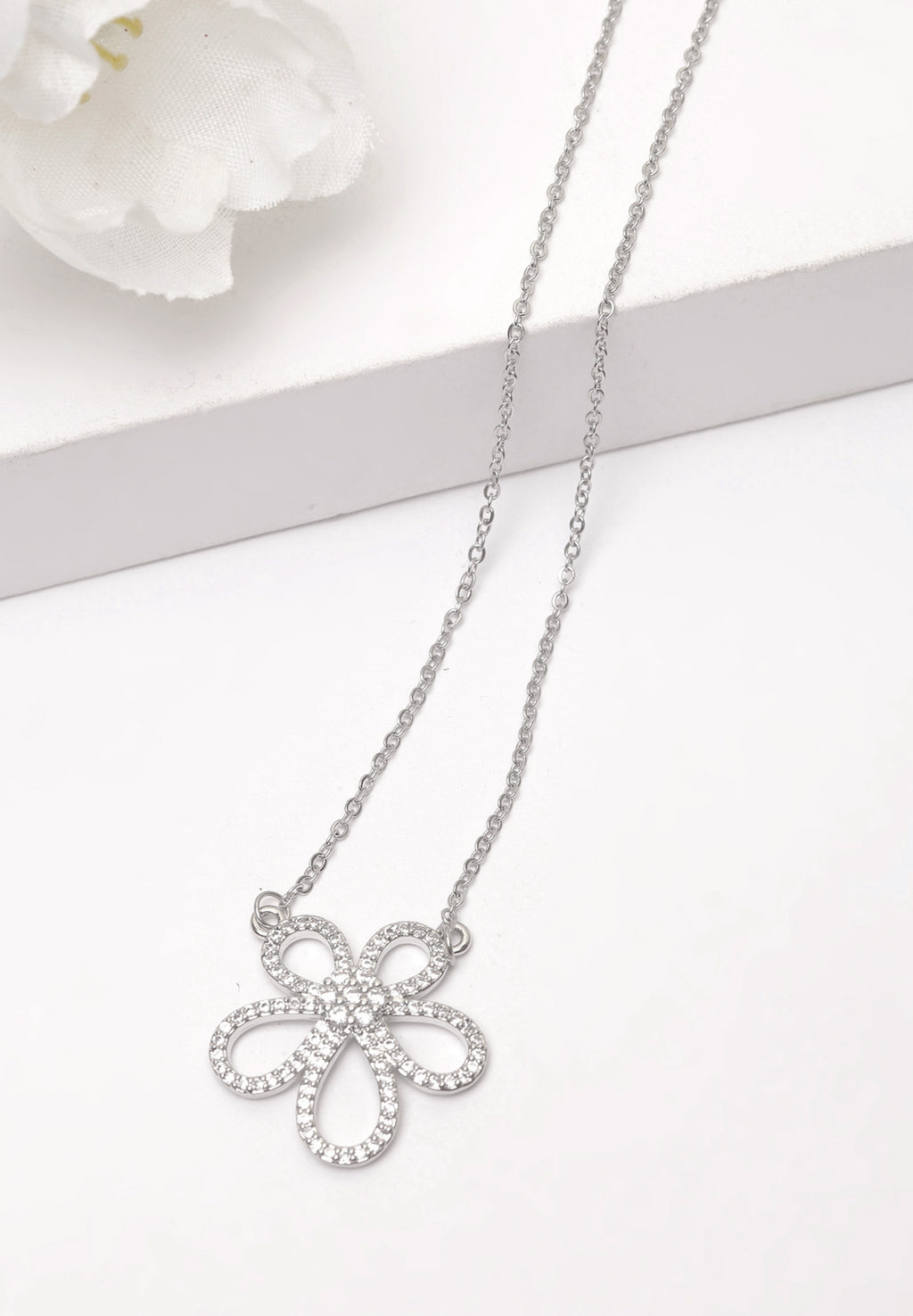Weiße Blumen-Kristall-Halskette