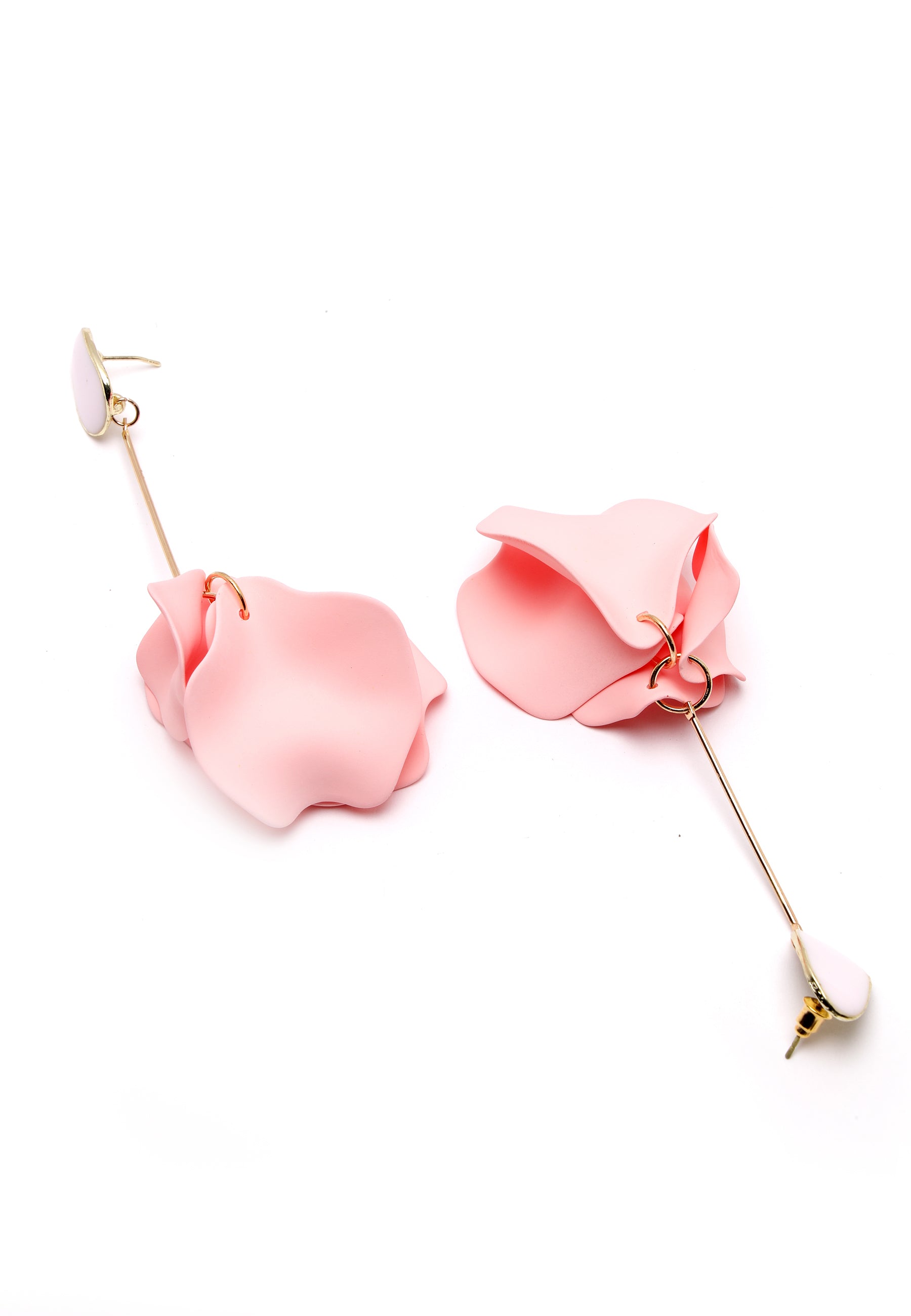 Kolczyki w kształcie płatków w kolorze różowym